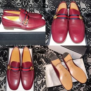 Gucci leather loafer with gg web.